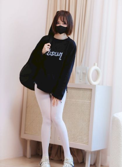《漂亮的女邻居》在线观看
